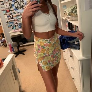 Floral mini skirt with slit